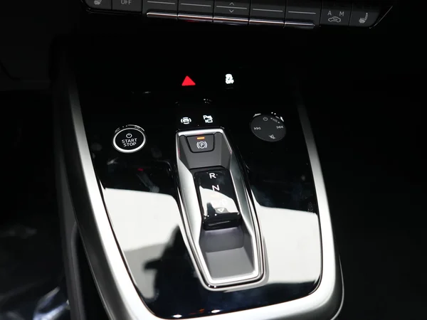 AUDI Q4 e-tron (2025) — foto 2 van 20