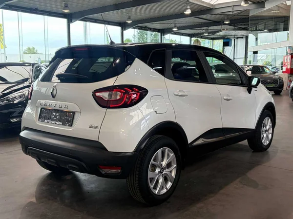 Renault Captur (2018) — foto 9 van 16