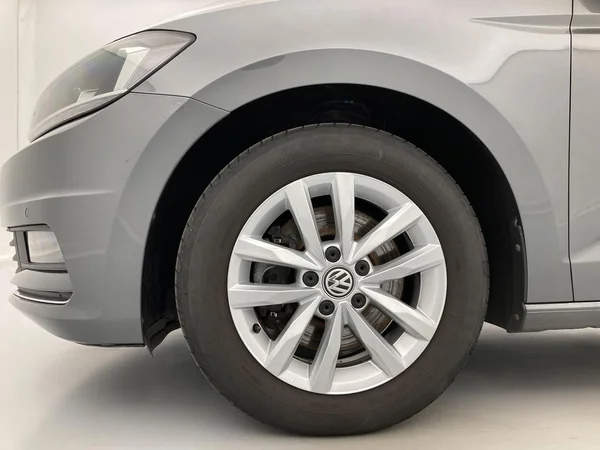 VOLKSWAGEN Touran (2019) — foto 27 van 36