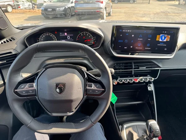 PEUGEOT 2008 (2025) — foto 3 van 24