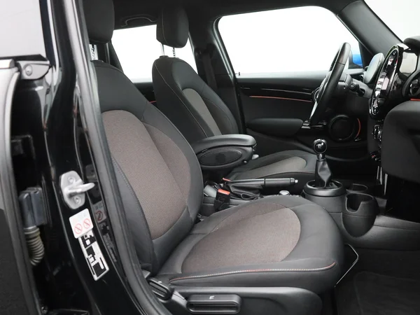MINI One (2022) — foto 26 van 39