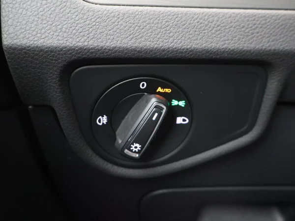 VOLKSWAGEN Touran (2022) — foto 15 van 29