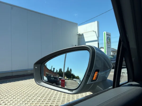 VOLKSWAGEN Tiguan (2024) — foto 4 van 14