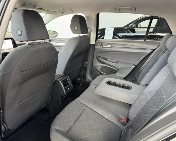 Volkswagen Golf (2021) — foto 14 van 30