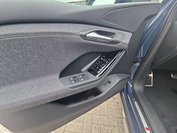AUDI Q6 Sportback e-tron (2026) — foto 17 van 24