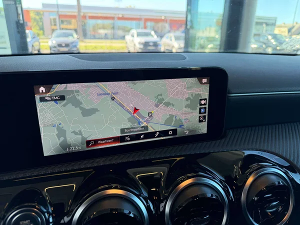 Mercedes-Benz CLA (2022) — foto 6 van 25