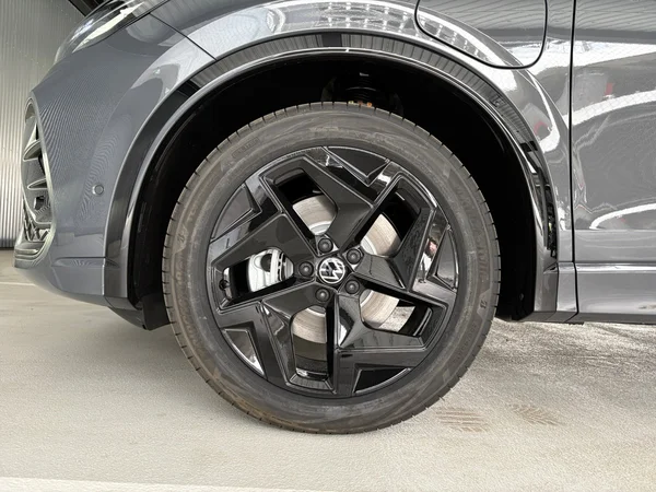 VOLKSWAGEN Tiguan eHybrid (PHEV) (2025) — foto 13 van 24