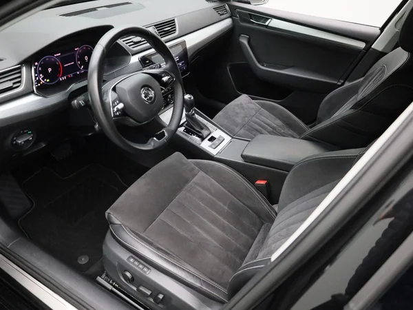 Škoda Superb (2022) — foto 11 van 43