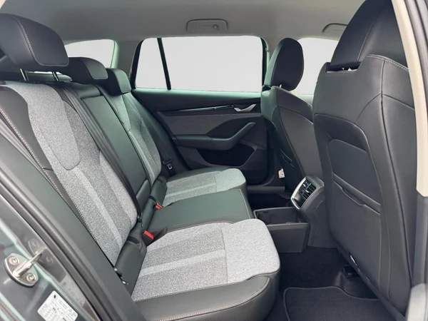 SKODA Octavia Combi (2025) — foto 2 van 21