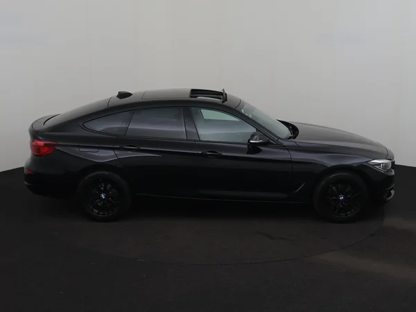 BMW 318 (2020) — foto 27 van 31