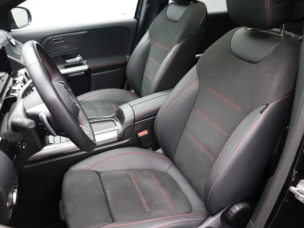 Mercedes-Benz GLA (2025) — foto 9 van 37