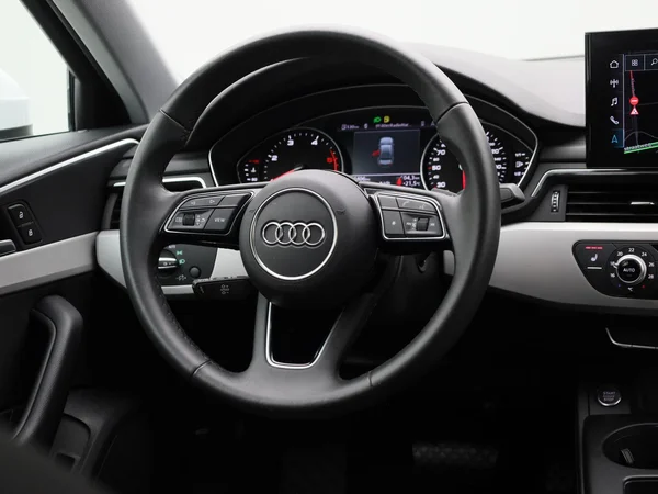 Audi A4 (2024) — foto 2 van 46