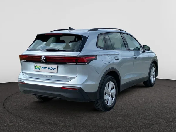 VOLKSWAGEN Tiguan (2024) — foto 12 van 16