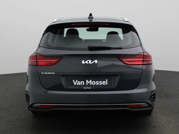 Kia cee'd (2023) — foto 36 van 39