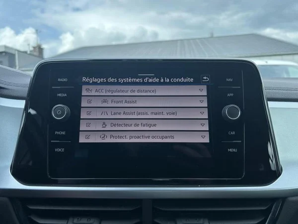 VOLKSWAGEN T-Roc (2022) — foto 10 van 31