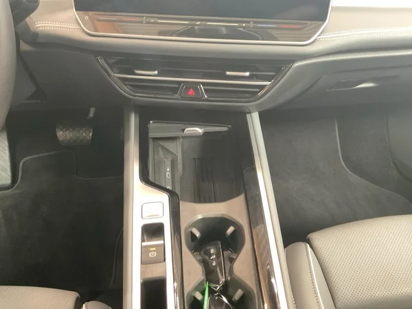 VOLKSWAGEN Passat SW (2025) — foto 3 van 24