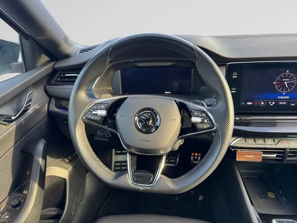 SKODA Octavia Combi (2024) — foto 15 van 16