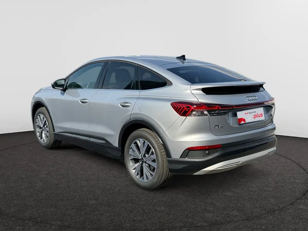AUDI Q4 Sportback e-tron (2024) — foto 19 van 25