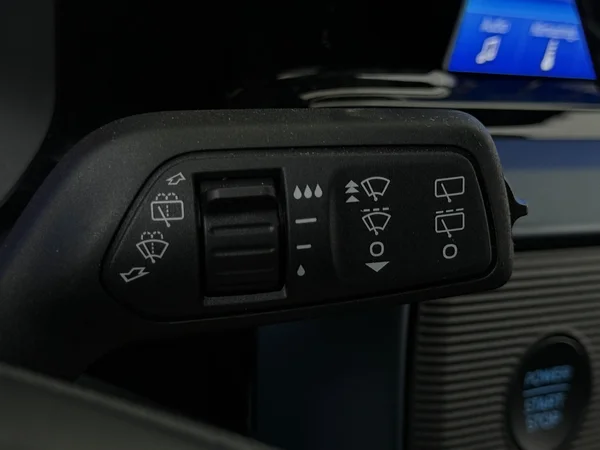 FORD TOURNEO COURIER (2025) — foto 16 van 27