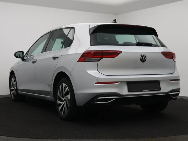 Volkswagen Golf (2022) — foto 2 van 24