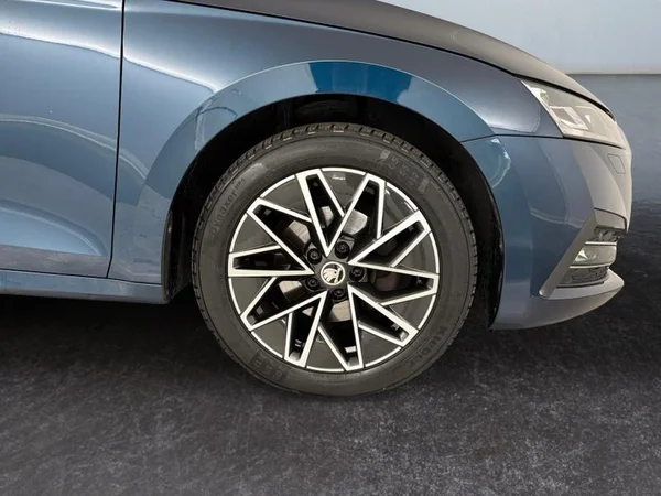 SKODA Octavia Combi (2023) — foto 17 van 17