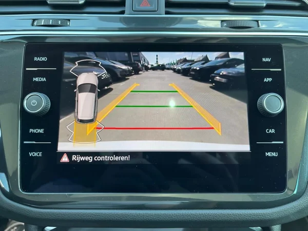 VOLKSWAGEN Tiguan (2022) — foto 18 van 22
