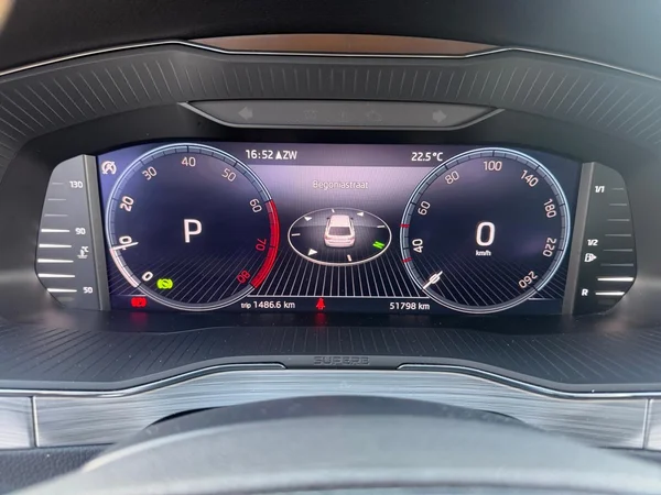 SKODA Superb Combi (2022) — foto 19 van 23