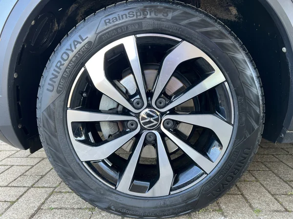VOLKSWAGEN T-Roc (2023) — foto 16 van 24