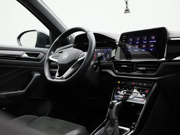 Volkswagen T-Roc (2023) — foto 37 van 48