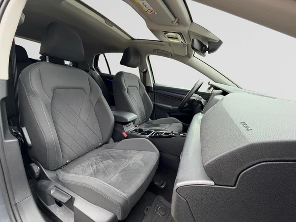 VOLKSWAGEN Golf VIII (2024) — foto 3 van 24