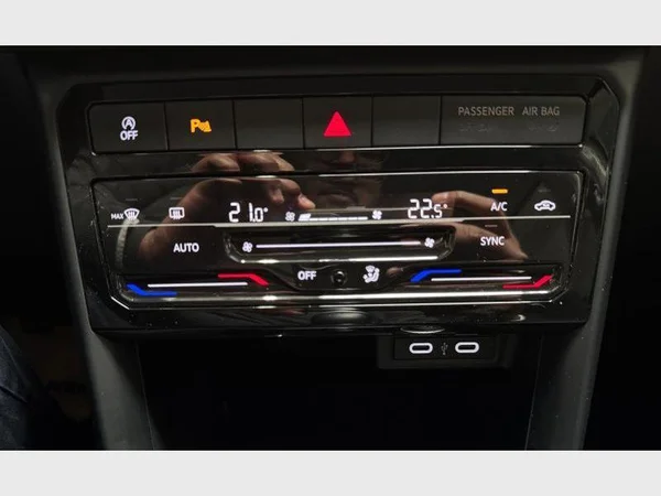 Volkswagen T-Cross (2023) — foto 17 van 27