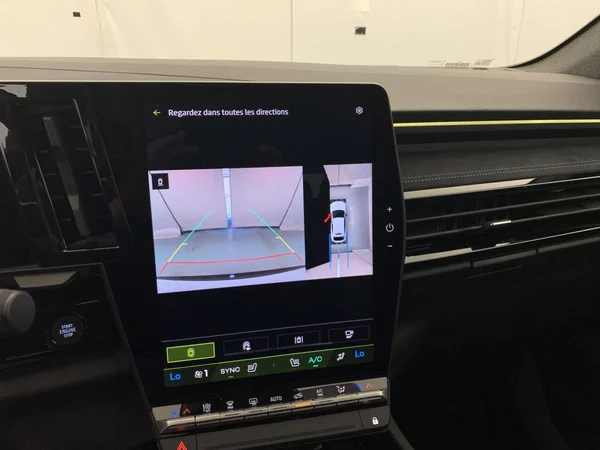 Renault Rafale E-TECH (HEV) (2026) — foto 10 van 28