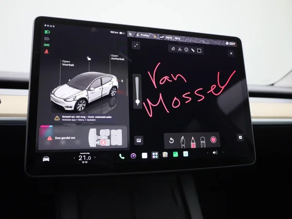Tesla Model Y (2023) — foto 18 van 43