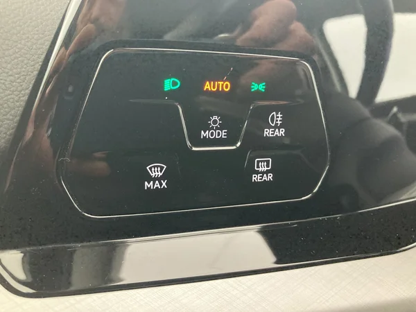 VOLKSWAGEN Golf VIII (2021) — foto 25 van 36