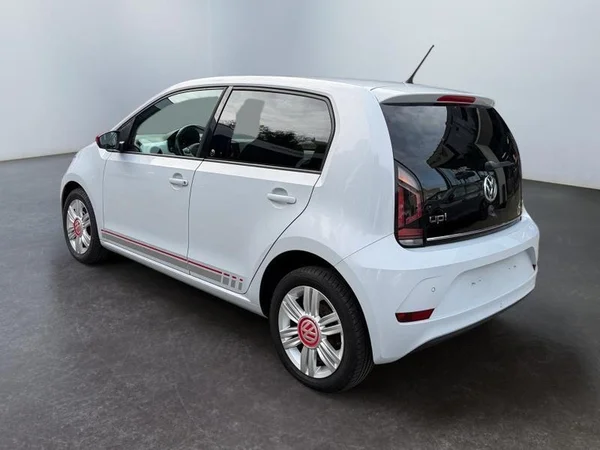 VOLKSWAGEN Up! (2017) — foto 21 van 27