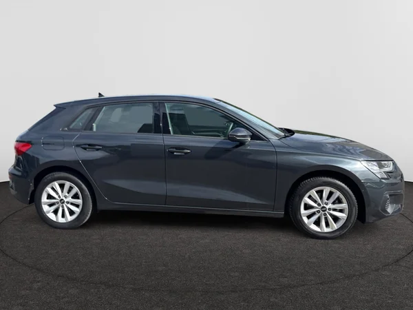AUDI A3 Sportback (2023) — foto 13 van 15