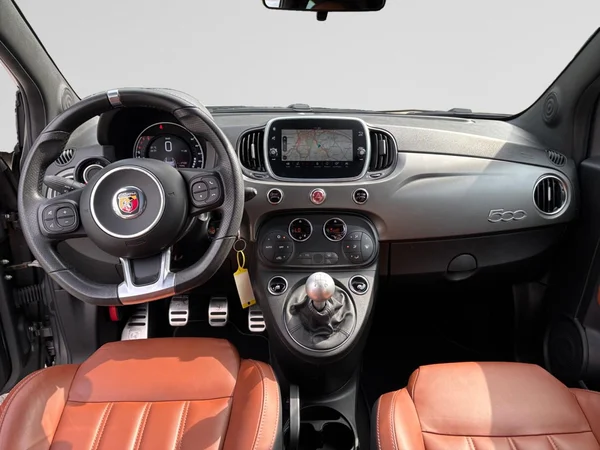 ABARTH 595C (2019) — foto 2 van 24