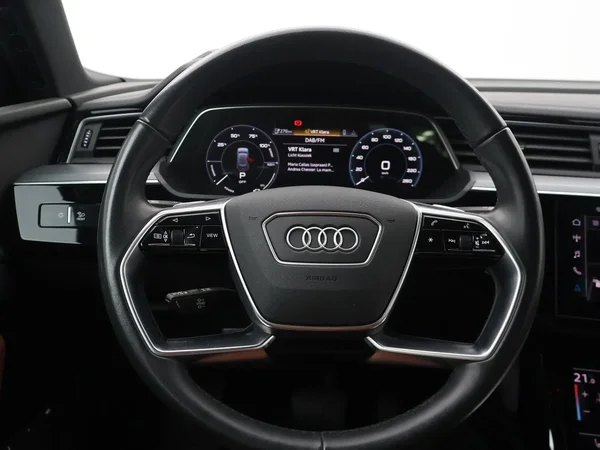 Audi e-tron (2022) — foto 3 van 28