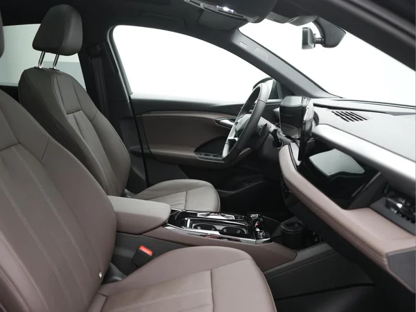 AUDI Q6 Sportback e-tron (2025) — foto 15 van 34