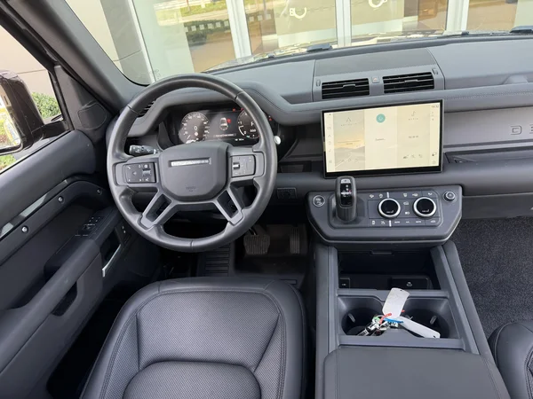 Land Rover Defender (2025) — foto 8 van 29