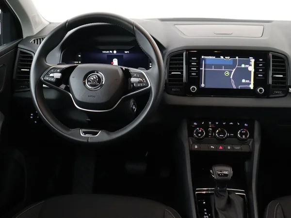 SKODA Karoq (2024) — foto 16 van 18