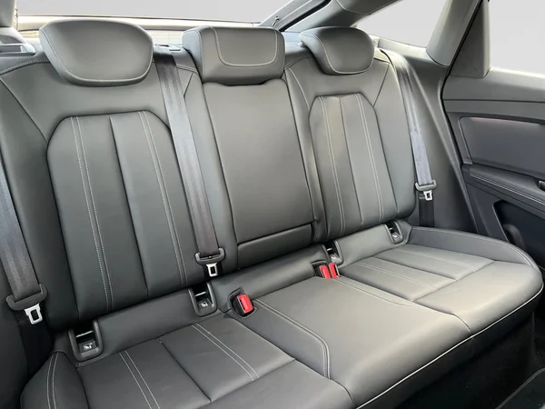 AUDI Q4 Sportback e-tron (2025) — foto 6 van 21