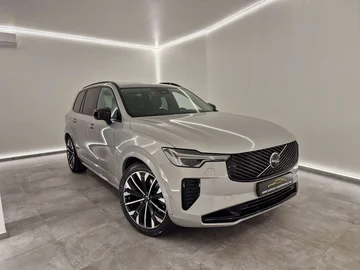 Volvo XC90 b6f6ae75-00a4-48fb-9b07-f6ca21e1463f