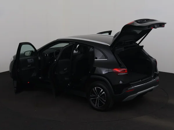 MERCEDES GLA 180 (2023) — foto 28 van 29