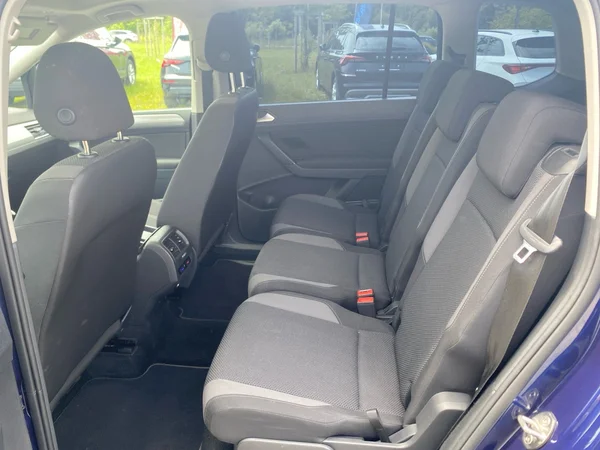 VOLKSWAGEN Touran (2022) — foto 3 van 19