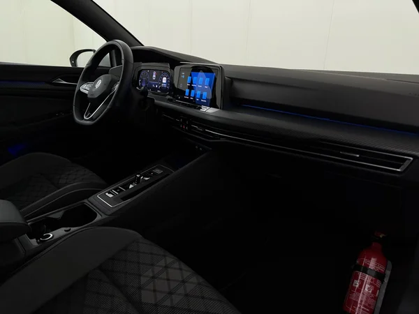 VOLKSWAGEN Golf (2022) — foto 3 van 28