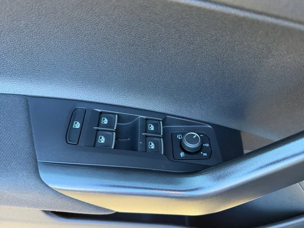 VOLKSWAGEN Taigo (2023) — foto 9 van 19