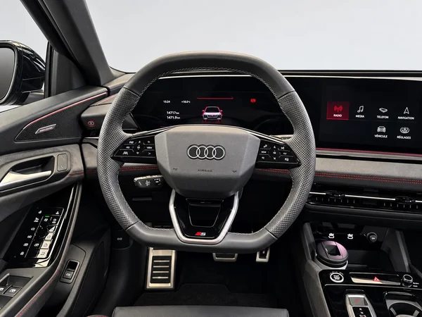 AUDI Q6 e-tron (2026) — foto 12 van 14