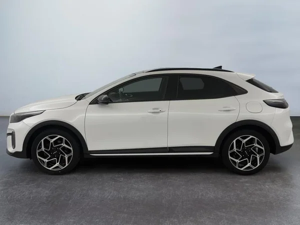 KIA XCeed (2024) — foto 31 van 35
