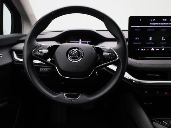 Škoda Enyaq iV (2023) — foto 41 van 43